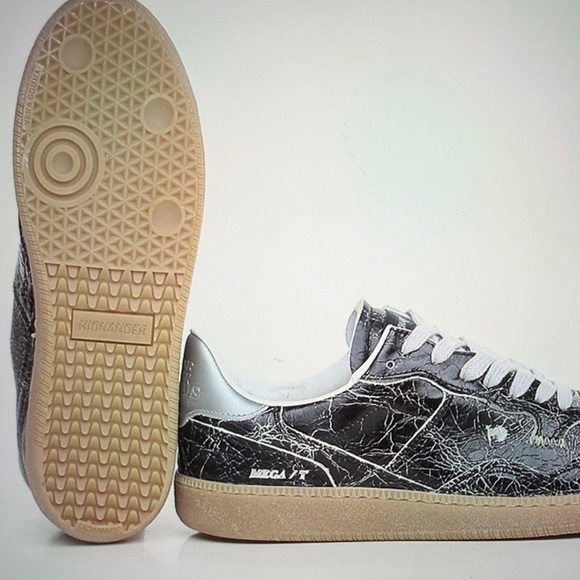 Hidnander Mega T Crinkle Sneakers